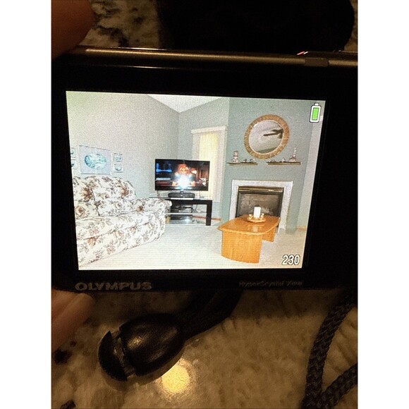 Olympus Stylus 7010 12MP Digital Camera w/ Case Batteries Charger 2GB xD TESTED - Picture 4 of 4